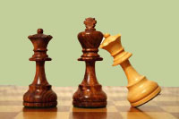 Schachfiguren, 1 König mit 2 Damen