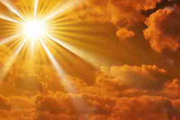 Sonne bricht durch Wolken